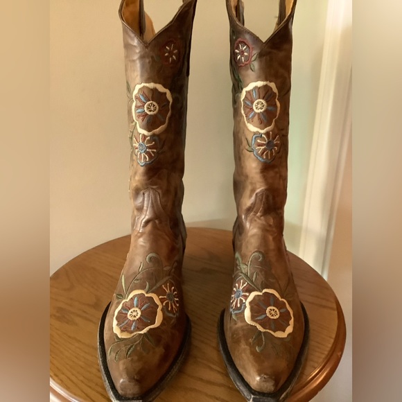 Old Gringo Shoes - Gorgeous ladies Old Gringo western leather boots with embroidery worn once size9